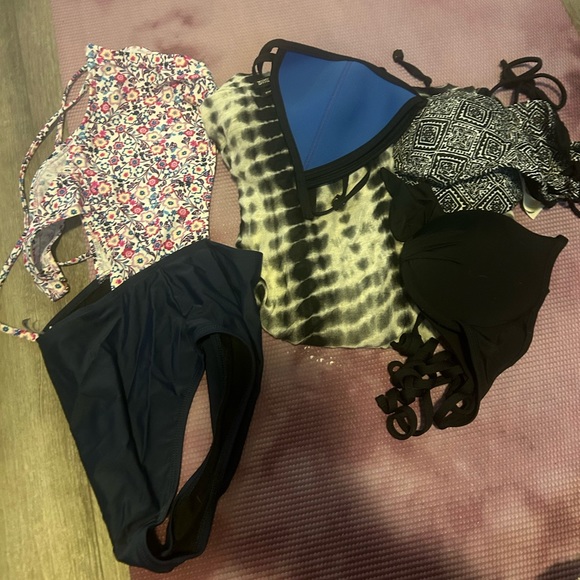 Bathing suits - Picture 7 of 7